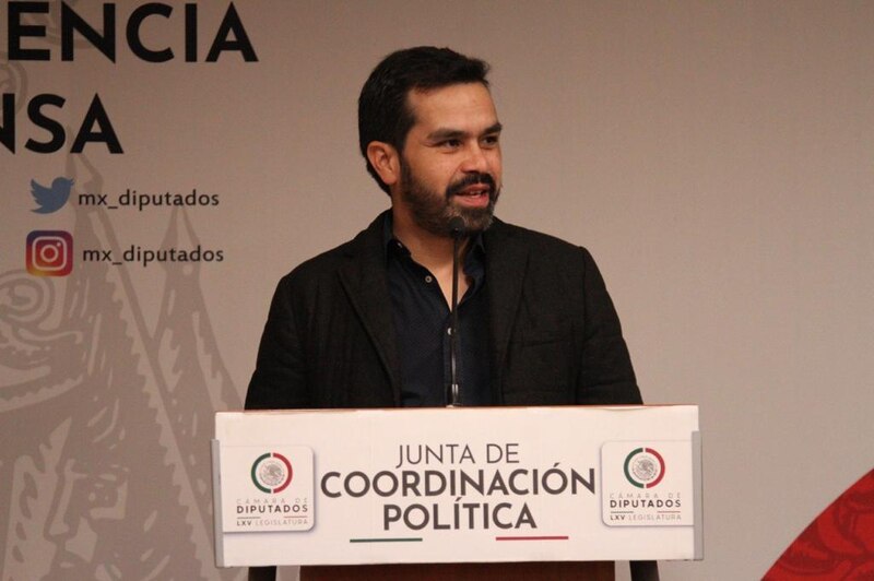 El diputado Mario Delgado, presidente de la Junta de Coordinación Política de la Cámara de Diputados, durante una conferencia de prensa.