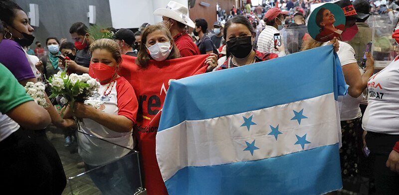 Multitudinaria concentración en Managua en apoyo a Ortega