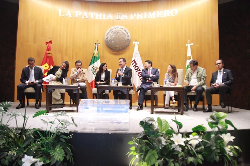 Políticos mexicanos en un foro de debate