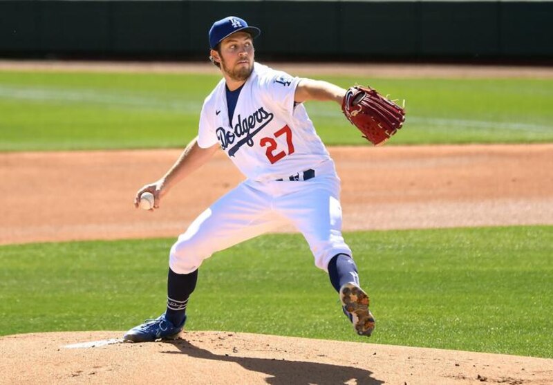 Clayton Kershaw poncha a un bateador en el juego de los Dodgers contra los Diamondbacks