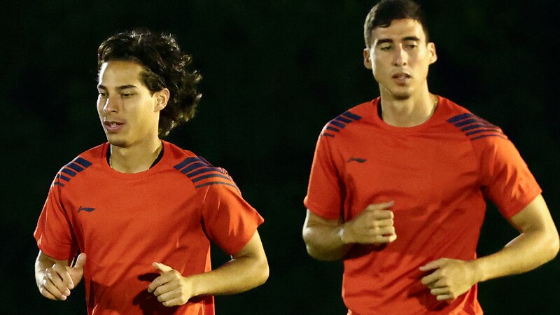 Dos jugadores de fútbol corriendo