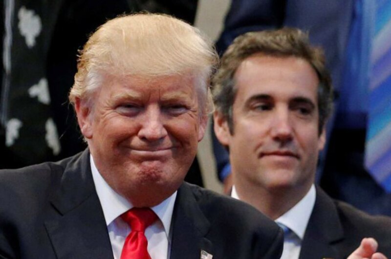 Trump y Cohen sonríen juntos en una foto