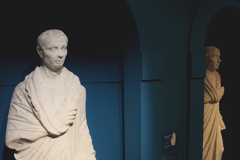 Estatua de un hombre romano