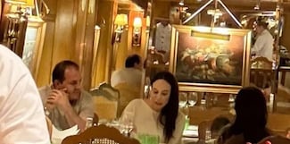 Captan a Cuauhtémoc Blanco en restaurante de lujo en Barcelona ¿y la austeridad?