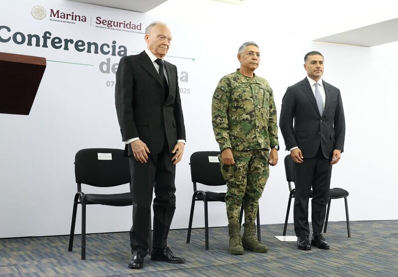 El secretario de Seguridad y Protección Ciudadana, Omar García Harfuch, el secretario de Marina, almirante Raymundo Pedro Morales y el fiscal general de la República, Alejandro Gertz Manero.