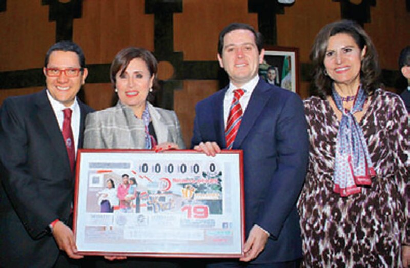 Entrega DIF estatal aparatos auditivos a personas de escasos recursos