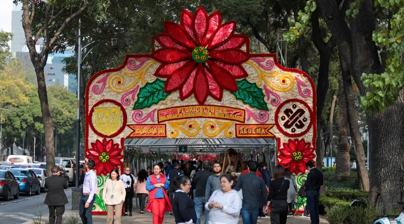 Arco de flores en la Ciudad de México