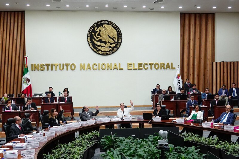 Reunión de trabajo de la Comisión de Prerrogativas y Partidos Políticos del INE