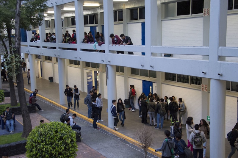 Esta mañana, 350 mil alumnos de a nivel bachillerato y superior reanudaron clases en la Universidad Nacional Autónoma de México.