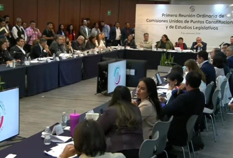 Reunión de comisiones unidas de Puntos Constitucionales y de Estudios Legislativos