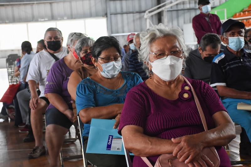 Adultos mayores de Campeche recibieron su tarjeta del programa Bienestar de Pensión para Adultos Mayores.