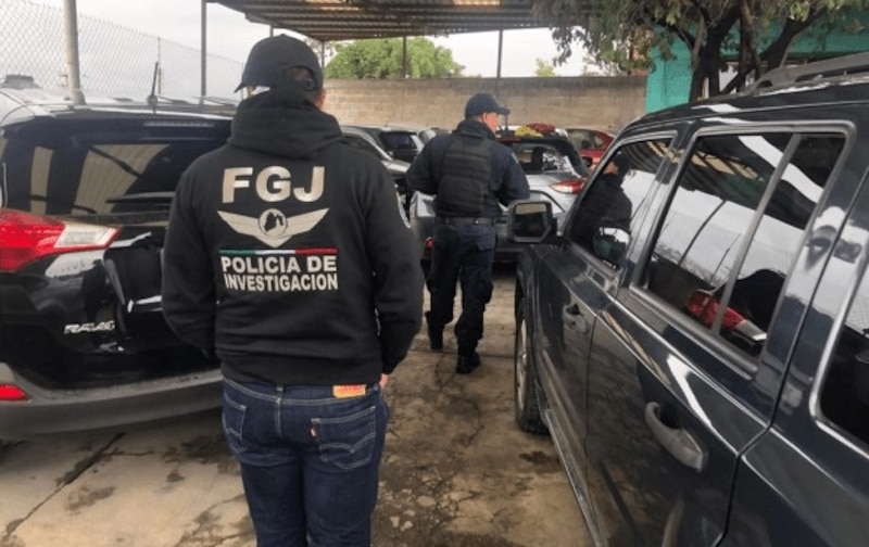 La policía investiga el robo de vehículos en una cochera