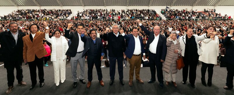 Políticos mexicanos en un mitin