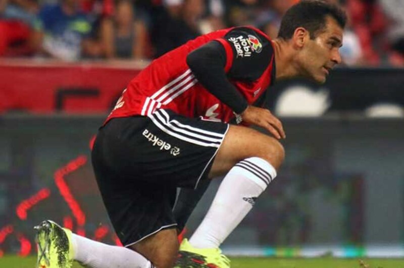 ¡Increíble! Jugador se lesiona en pleno partido de fútbol