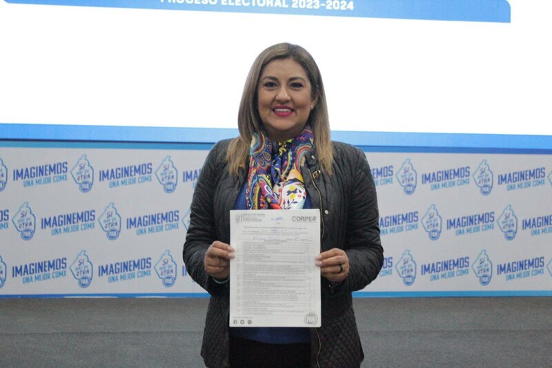 Entrega de constancia de mayoría a la candidata electa por el Distrito 24