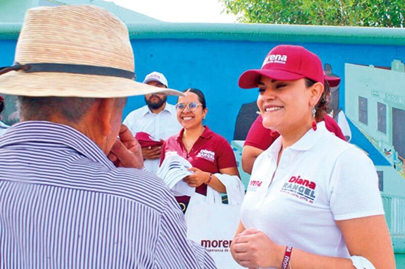 Entrega de apoyos a personas de la tercera edad