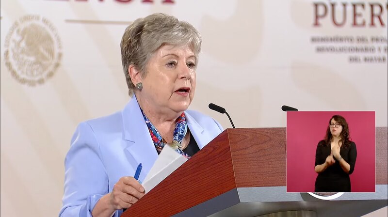 La gobernadora de Puerto Rico, Wanda Vázquez Garced, ofrece una conferencia de prensa.