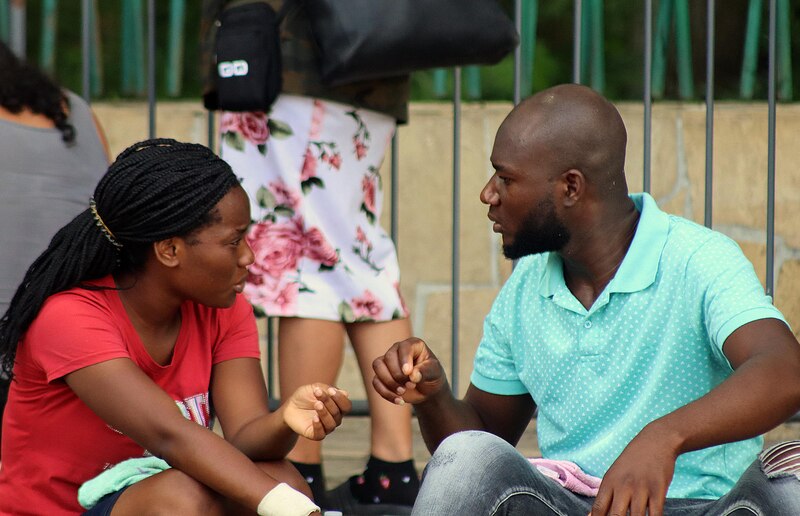 Pareja de inmigrantes haitianos en la frontera de México