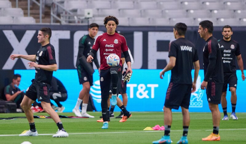Jugadores del Club América entrenando en el Estadio Azteca