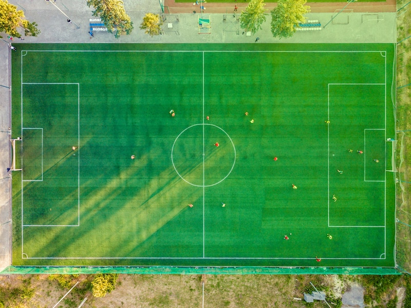 Un partido de fútbol desde una vista aérea