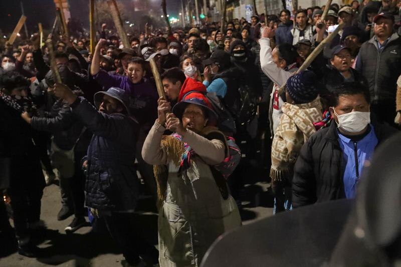 Enfrentamientos entre manifestantes y policías en Bolivia