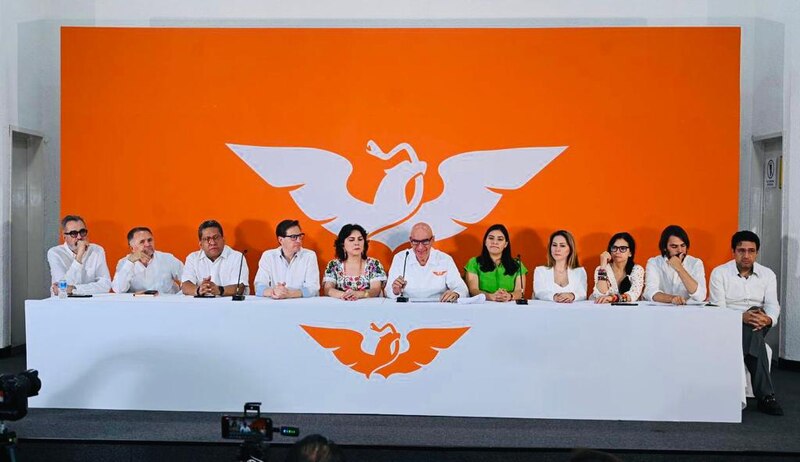 Conferencia de prensa del partido político naranja.