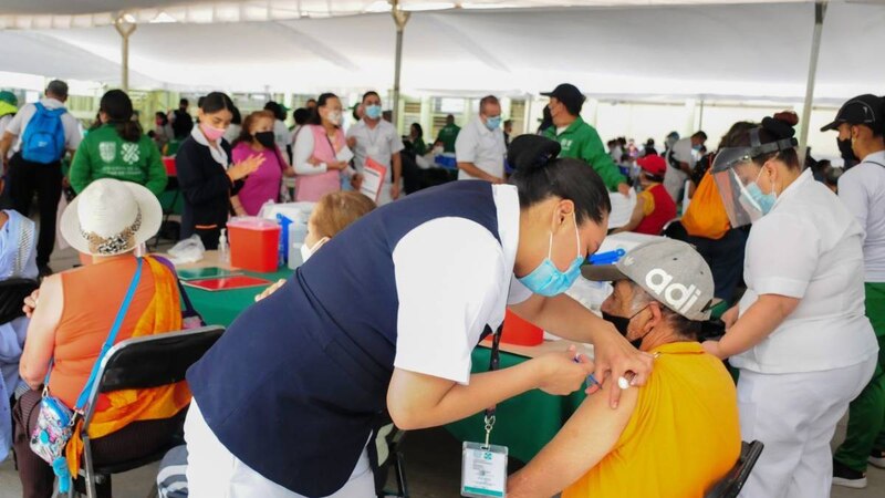 Jornada de vacunación contra el COVID-19 en México