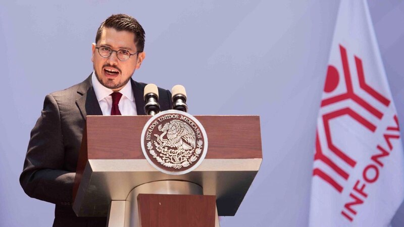 El presidente Andrés Manuel López Obrador da un discurso en un evento público.