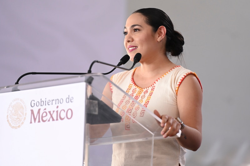 La gobernadora de Colima, Indira Vizcaíno enfatizó que con la Cuarta Transformación se han visto beneficadas más de 160 mil personas, con la entrega de más de 17 mmdp