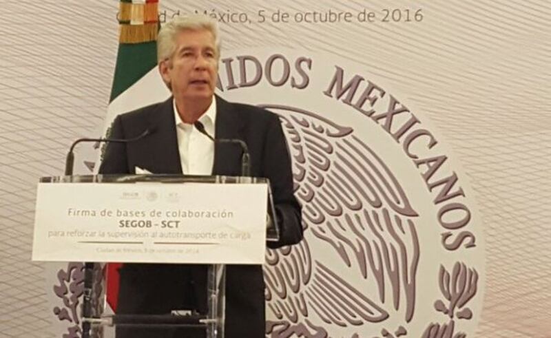 Firma de convenio entre la SEGOB y la SCT para reforzar la supervisión al autotransporte de carga