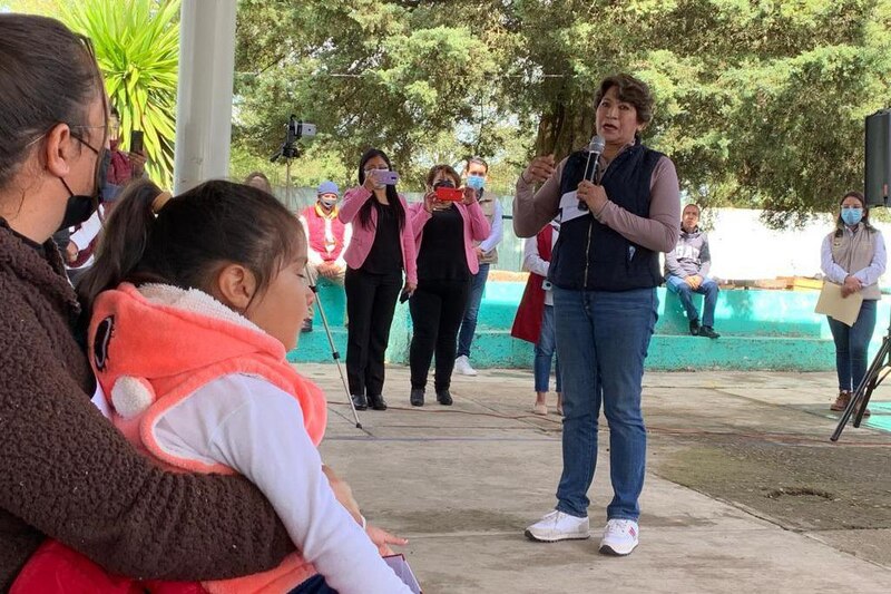 Entrega de apoyos a madres solteras