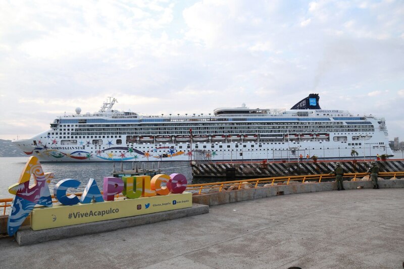 Crucero atracado en Acapulco