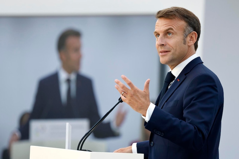 El presidente francés Emmanuel Macron pronuncia un discurso.