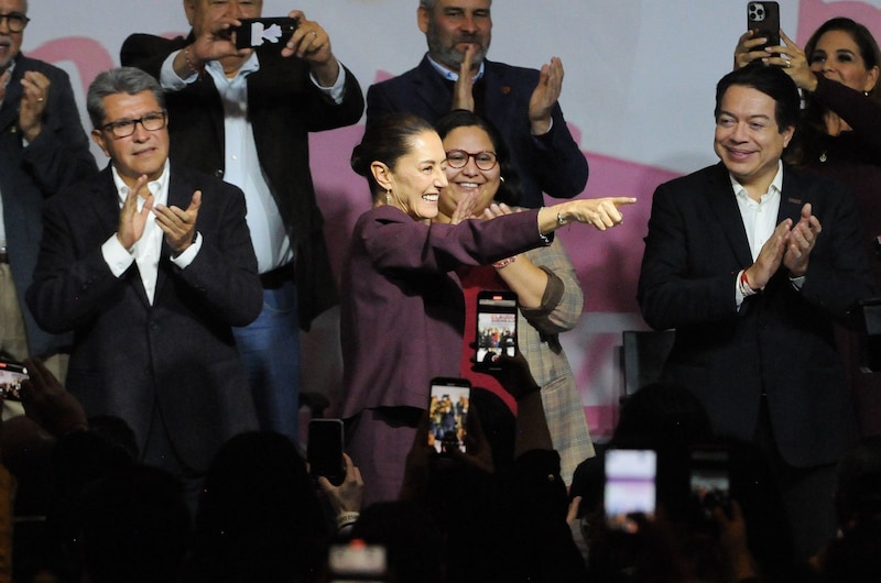 La candidata a la presidencia, Xiomara Castro, celebra su victoria en las elecciones generales de Honduras.