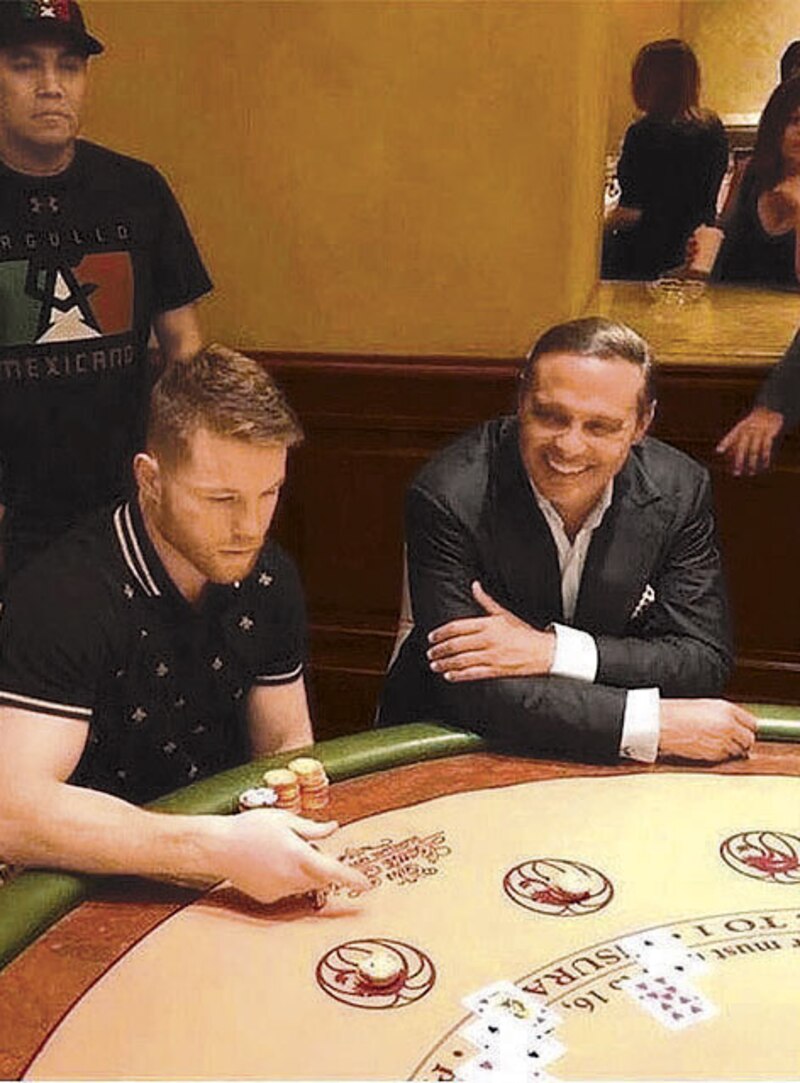 Conor McGregor y Dana White en una partida de póquer