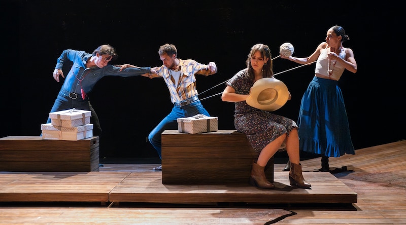 Parte del elenco de 'Bodas de sangre' durante la representación en Foro Shakespeare