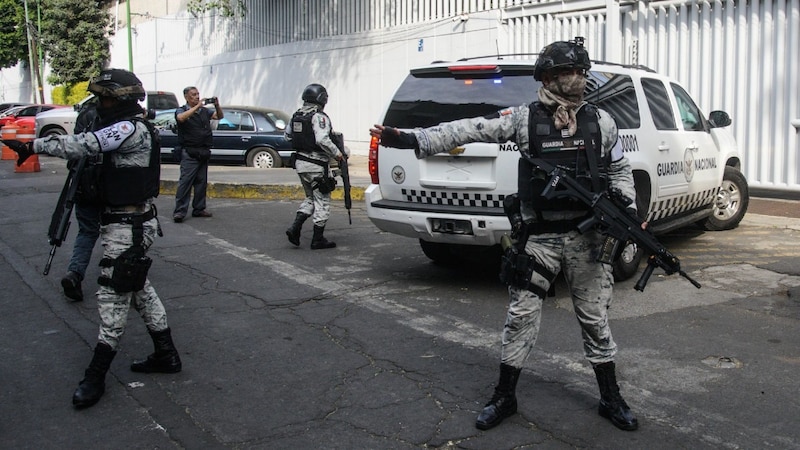 Enfrentamiento entre policías y manifestantes en México