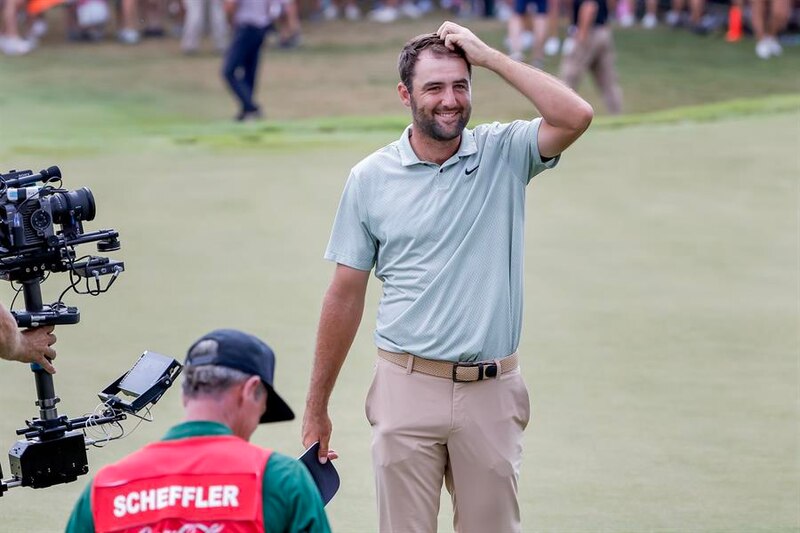 El golfista Scottie Scheffler celebra su victoria en el Masters de Augusta 2022