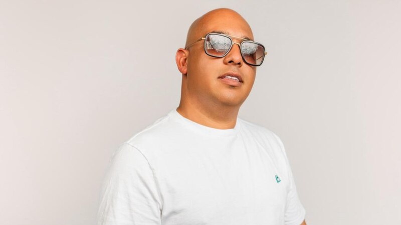 El rapero y productor discográfico puertorriqueño, Jay Wheeler, es conocido por sus exitosas canciones de reggaetón y trap latino.