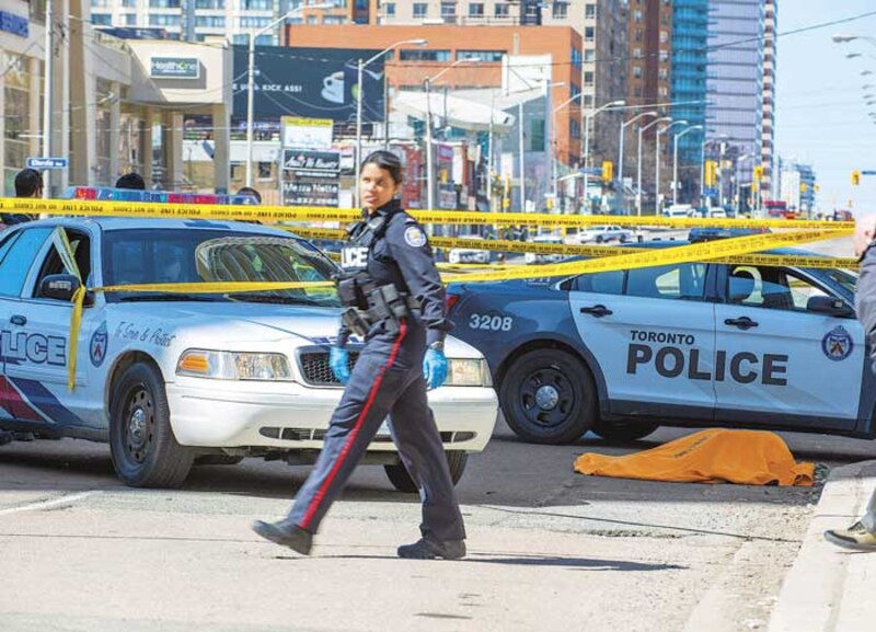Policía investiga muerte en el centro de Toronto