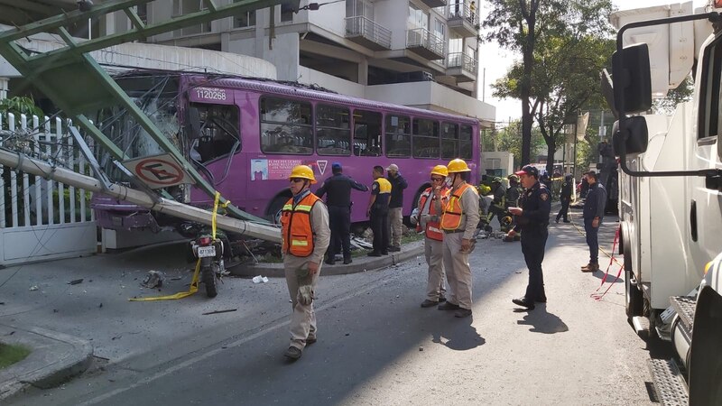 Accidente de autobús en la Ciudad de México deja varios heridos