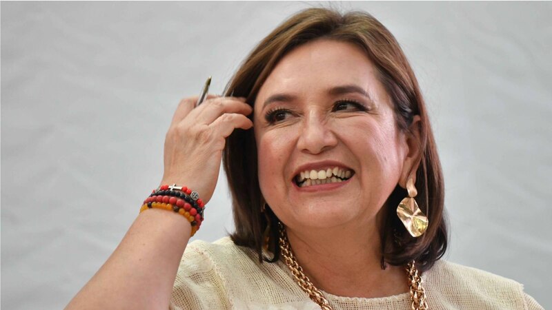 La presidenta de Honduras, Xiomara Castro, sonríe durante una conferencia de prensa.