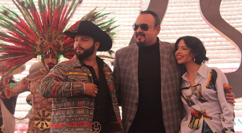 Pepe Aguilar, Ángela Aguilar y Leonardo Aguilar en la Plaza de Toros México