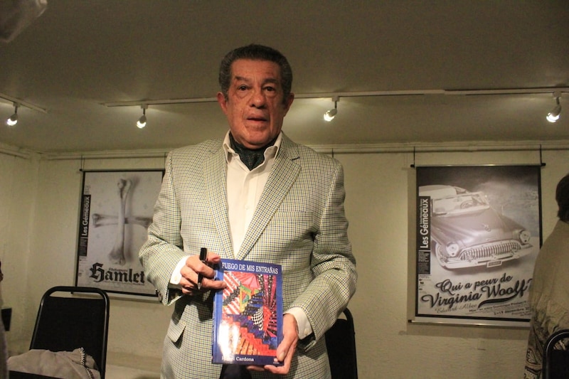 El escritor colombiano Álvaro Mutis presenta su libro "Fuego de mis entrañas"