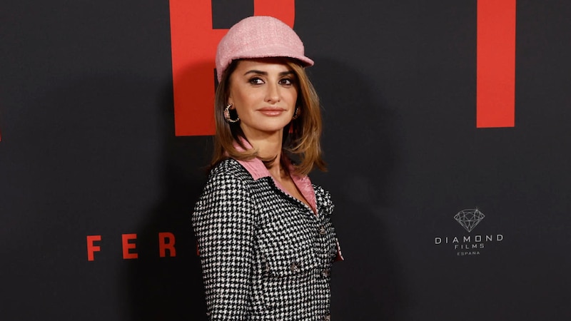 Penélope Cruz deslumbra en la alfombra roja con un look de Chanel