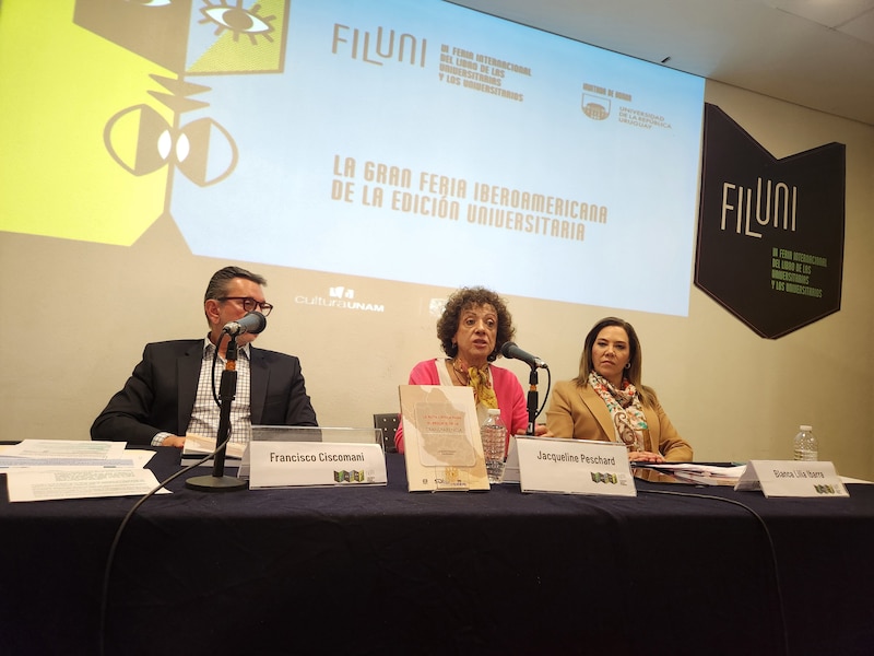 Presentación del libro “La ruta crítica para el rescate de la transparencia” en la FILUNI