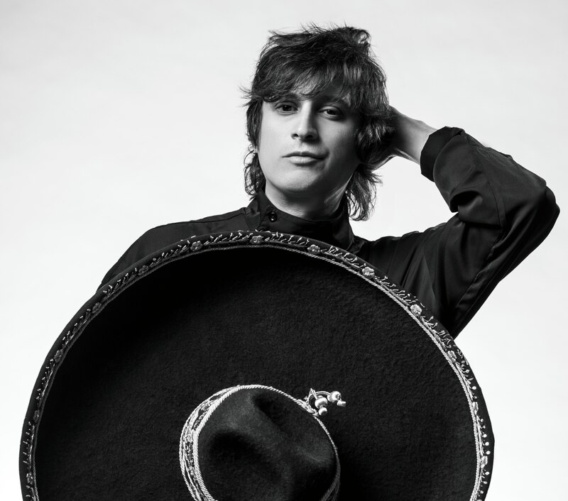 Retrato de un hombre con sombrero mexicano