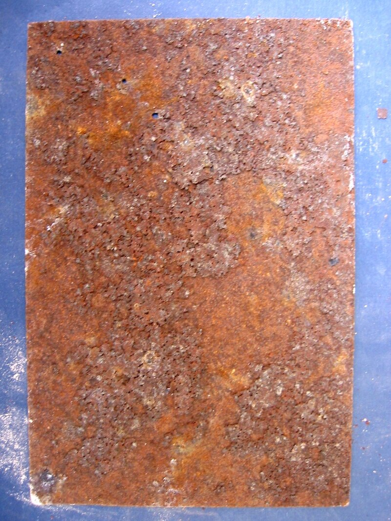 Placa de metal oxidada