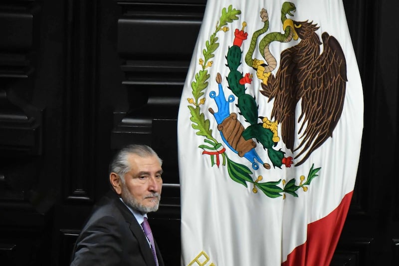 Adán Augusto López. Tras la extradición de su exsecretario de seguridad, Hernán Bermúdez, el senador Adán Augusto López evitó hablar sobre el tema y del presunto conocimiento de las actividades ilícitas de "La Barredora".