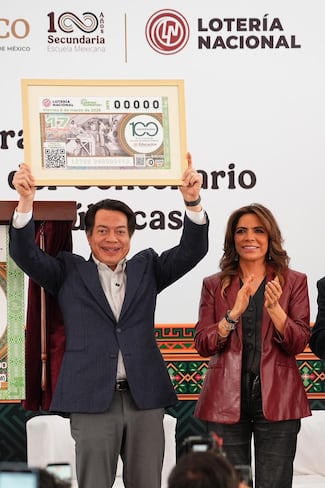 SEP y Lotenal develan billete conmemorativo del centenario de secundarias públicas en México